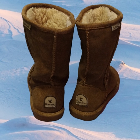 Bearpaw Women's Elle Short Wide Boot - Picture 2 of 7